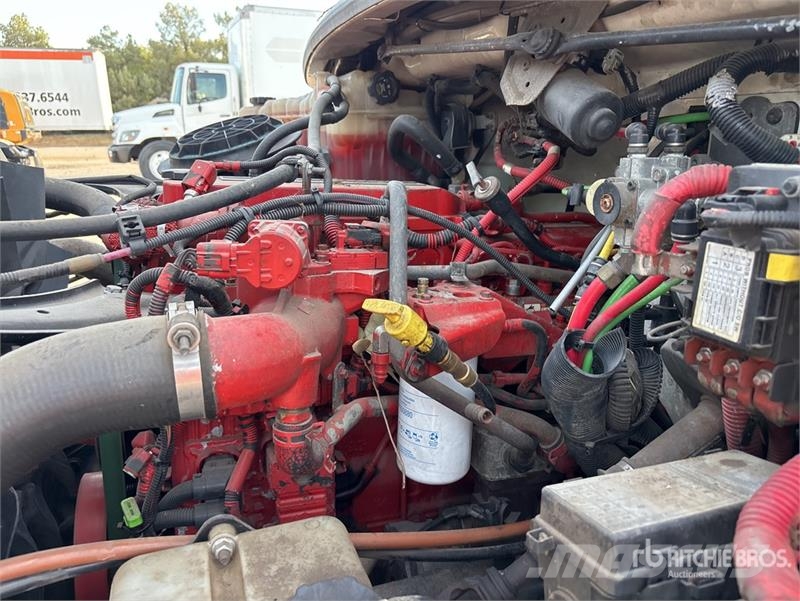 Freightliner M2106 4x2 Van Truck Camiones con caja de remolque