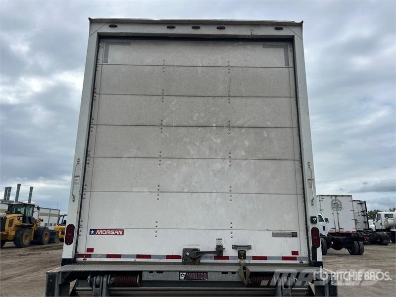 Freightliner M2106 4x2 Van Truck Фургони