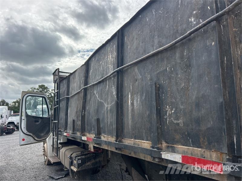 Freightliner M2106 4x2 S/A Dump Truck Самоскиди