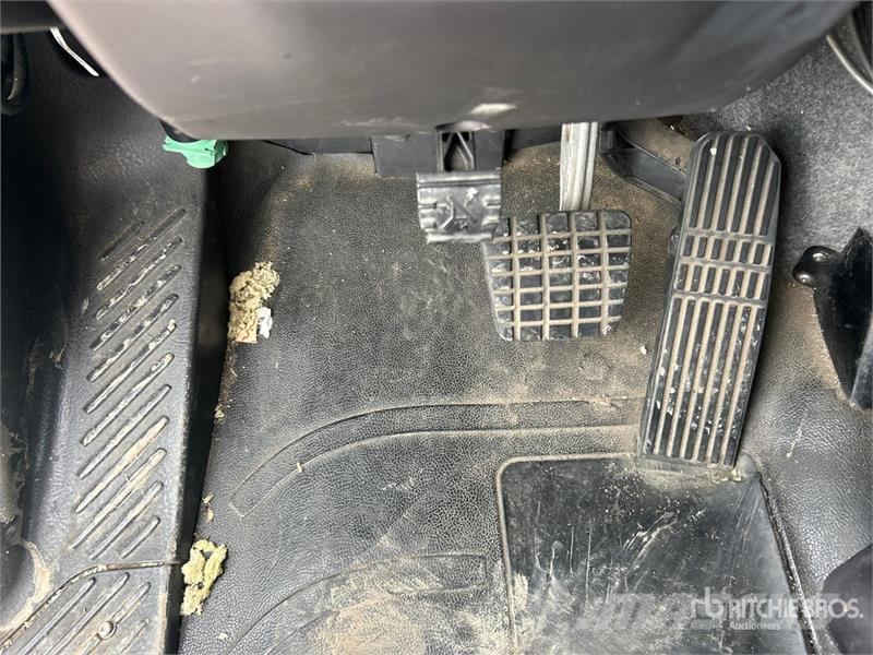 Freightliner M2106 4x2 Van Truck Фургони