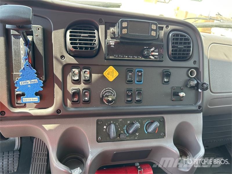 Freightliner M2106 4x2 Van Truck Φορτηγά Κόφα