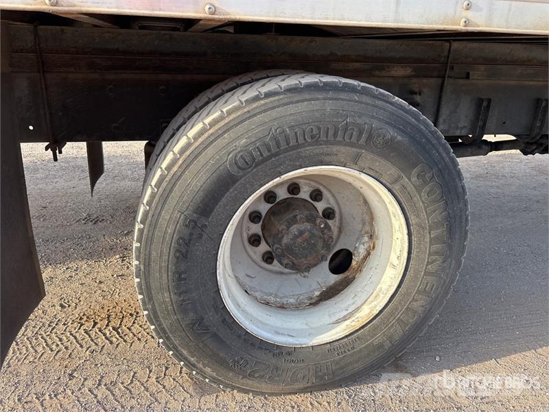 Freightliner M2106 4x2 Van Truck Camiones con caja de remolque