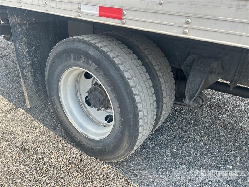Freightliner M2106 4x2 Van Truck Фургони