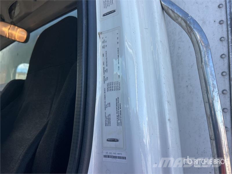 Freightliner M2106 4x2 Van Truck Фургони