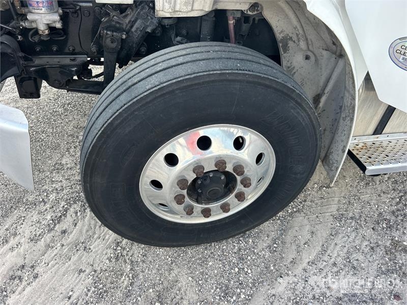 Freightliner M2106 4x2 Van Truck (Inoperable) Furgons