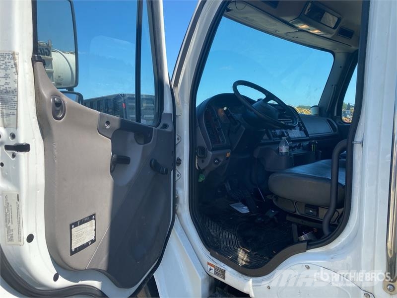 Freightliner M2106 4x2 Van Truck Sanduk kamioni