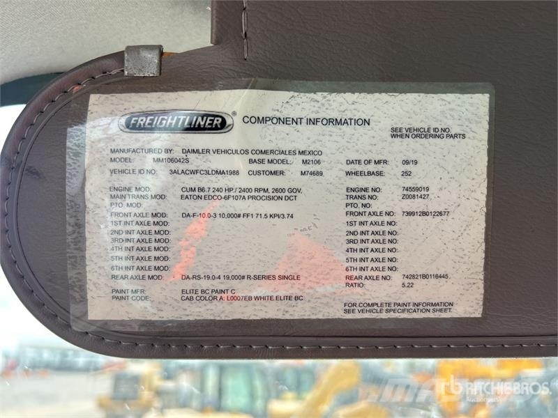 Freightliner M2106 4x2 Van Truck Tovornjaki zabojniki