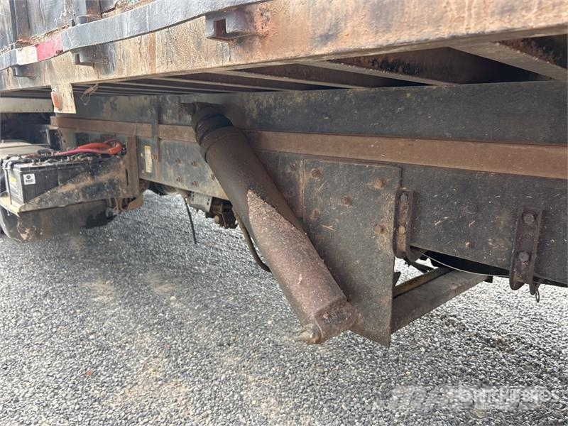 Freightliner M2106 4x2 S/A Dump Truck Самоскиди