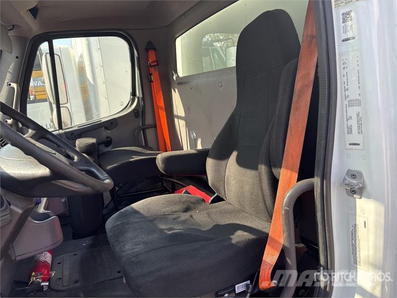 Freightliner M2106 4x2 Van Truck Sanduk kamioni