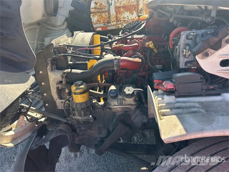 Freightliner M2106 4x2 Van Truck Фургони