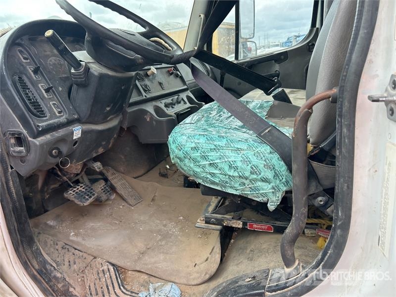 Freightliner M2106 4x2 S/A Dump Truck Самоскиди