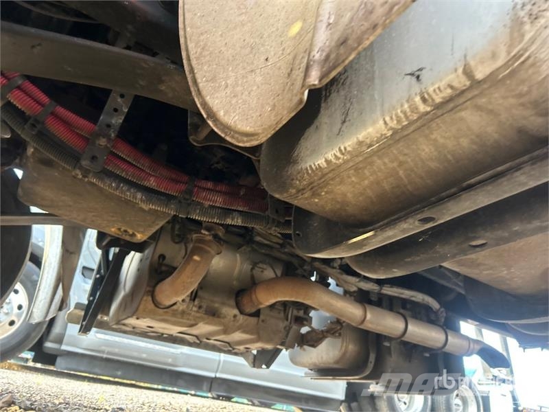 Freightliner M2106 4x2 Van Truck Грузовики-Фургоны