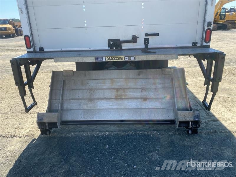 Freightliner M2106 4x2 Van Truck Dobozos teherautók