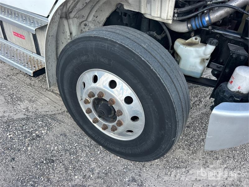 Freightliner M2106 4x2 Van Truck (Inoperable) Furgons