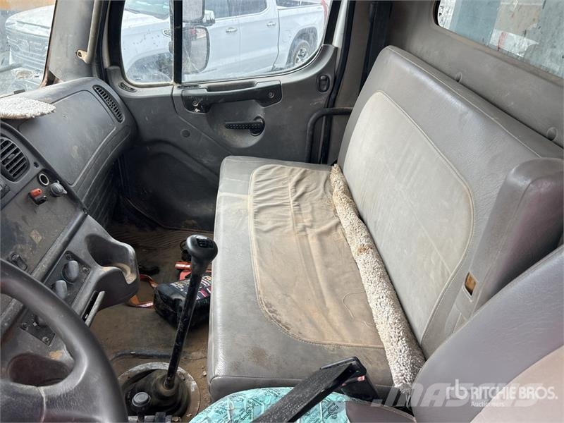 Freightliner M2106 4x2 S/A Dump Truck Самоскиди