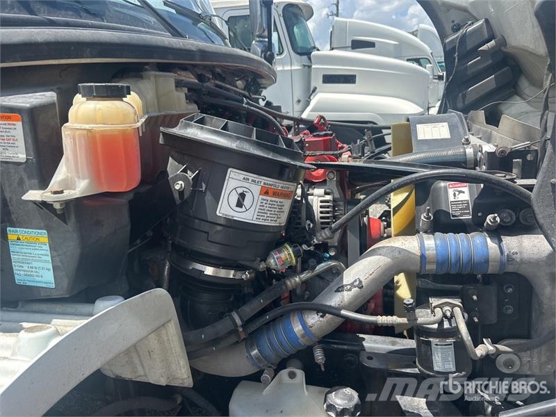 Freightliner M2106 4x2 Van Truck (Inoperable) شاحنات ذات هيكل صندوقي