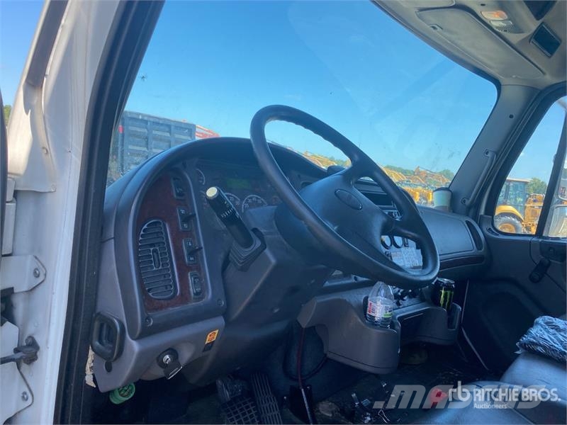 Freightliner M2106 4x2 Van Truck Sanduk kamioni