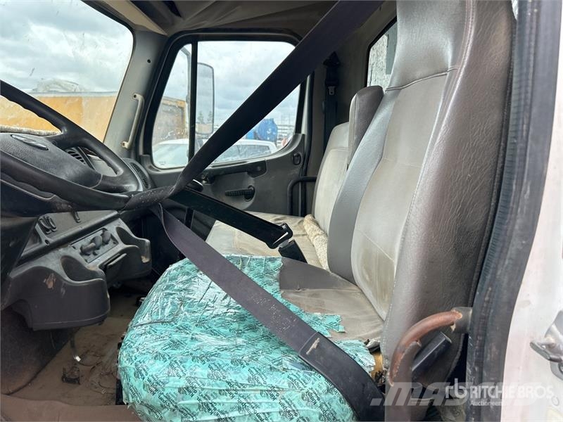 Freightliner M2106 4x2 S/A Dump Truck Самоскиди