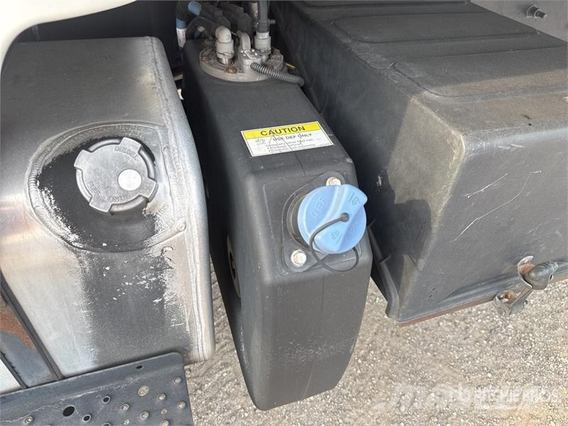 Freightliner M2106 4x2 Van Truck Furgoonautod