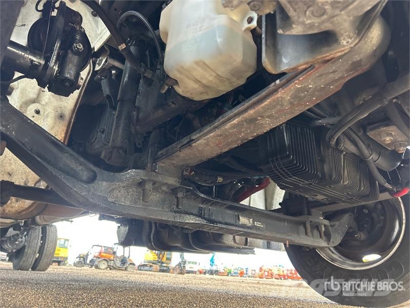 Freightliner M2106 4x2 Van Truck Грузовики-Фургоны