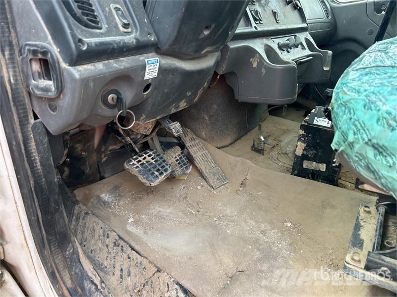 Freightliner M2106 4x2 S/A Dump Truck Самоскиди