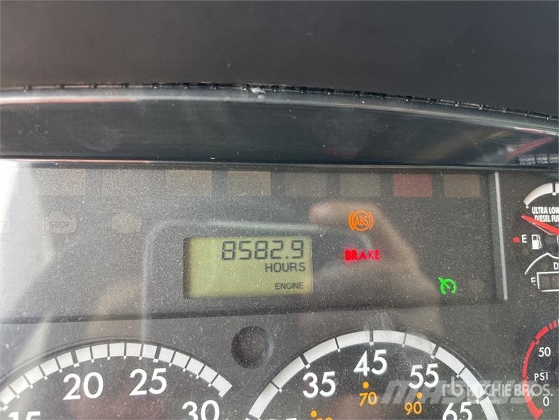 Freightliner M2106 4x2 Van Truck Camiones con caja de remolque
