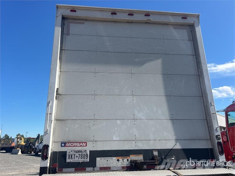 Freightliner M2106 4x2 Van Truck Фургони
