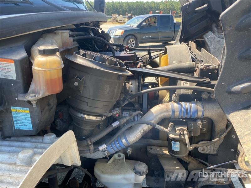 Freightliner M2106 4x2 Van Truck Sanduk kamioni