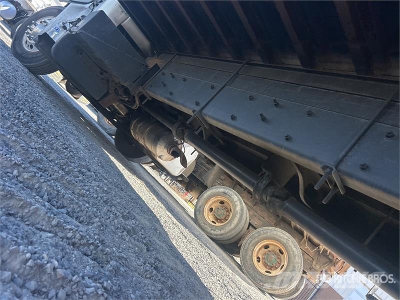 Freightliner M2106 4x2 Van Truck Фургони