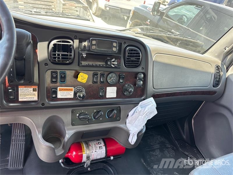 Freightliner M2106 4x2 Van Truck Kofferaufbau