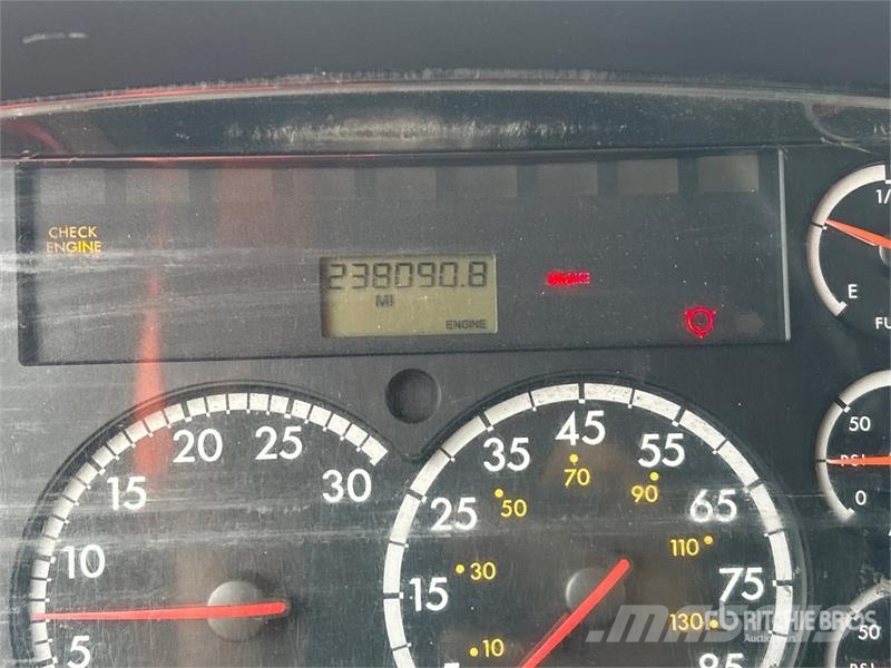 Freightliner M2106 4x2 Van Truck شاحنات ذات هيكل صندوقي