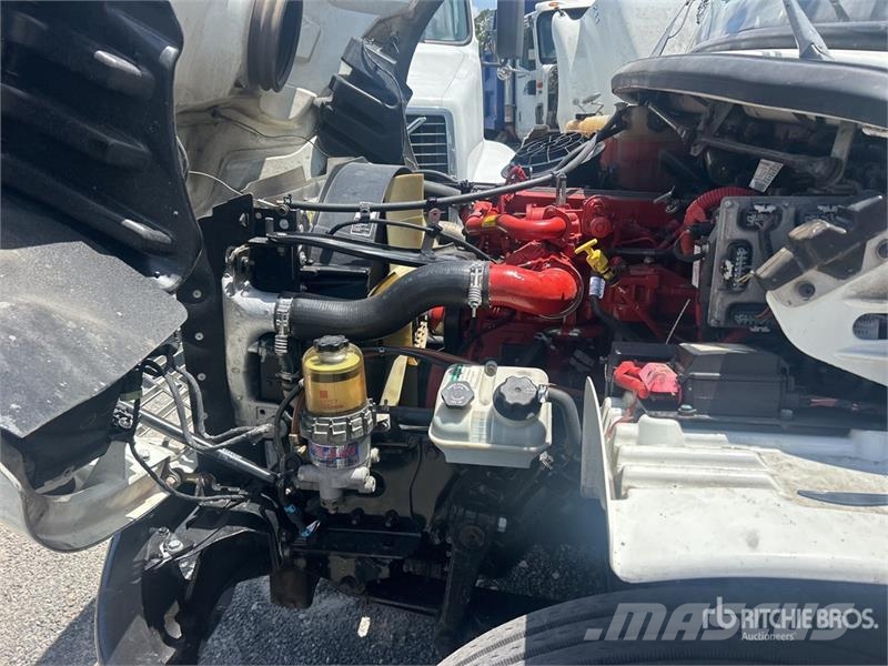 Freightliner M2106 4x2 Van Truck (Inoperable) شاحنات ذات هيكل صندوقي