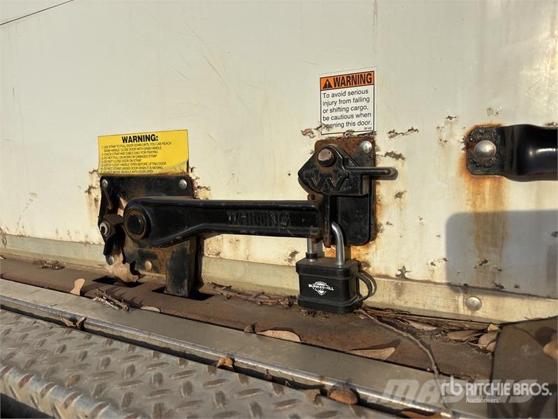 Freightliner M2106 4x2 Van Truck Camiones con caja de remolque