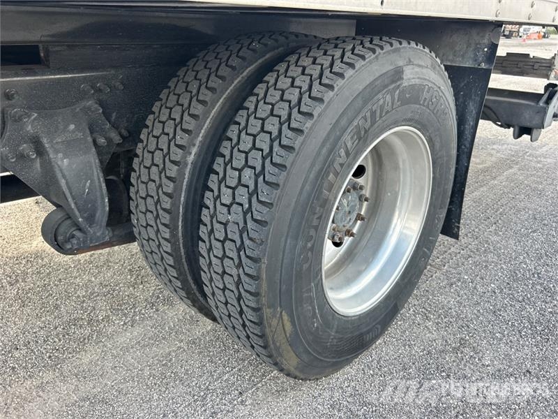 Freightliner M2106 4x2 Van Truck (Inoperable) Furgons