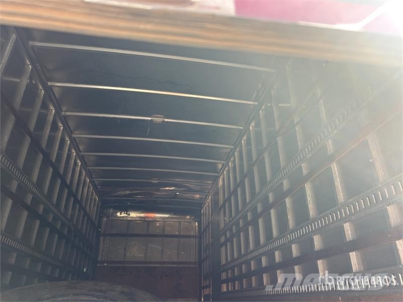 Freightliner M2106 4x2 Van Truck Фургони