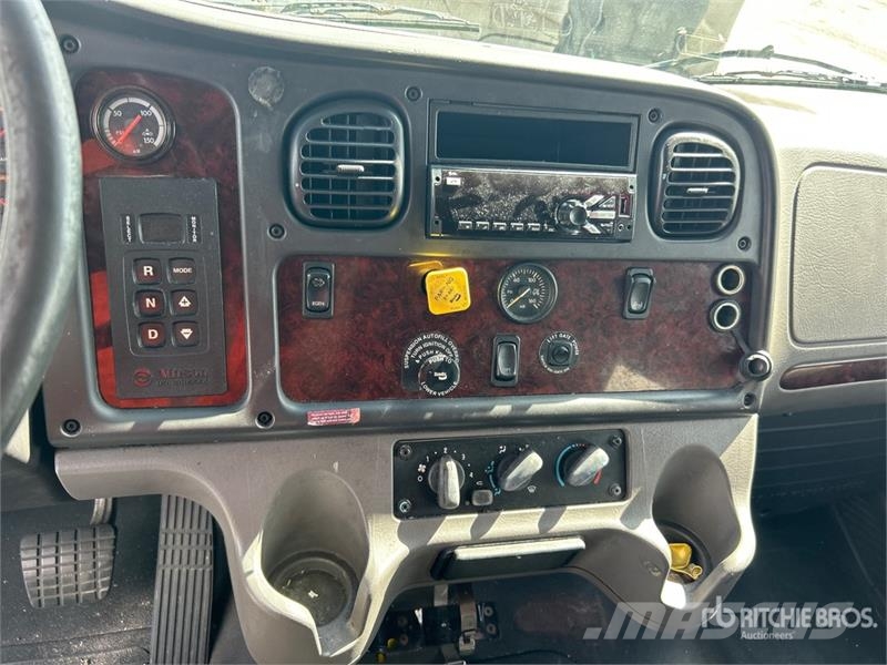 Freightliner M2106 4x2 Van Truck (Inoperable) Furgons