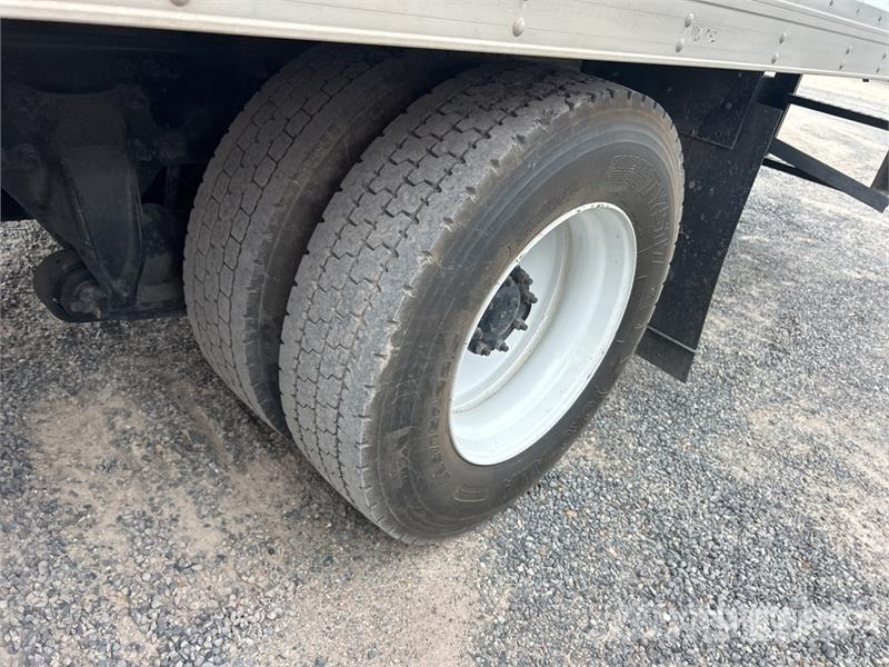 Freightliner M2106 4x2 Van Truck Tovornjaki zabojniki