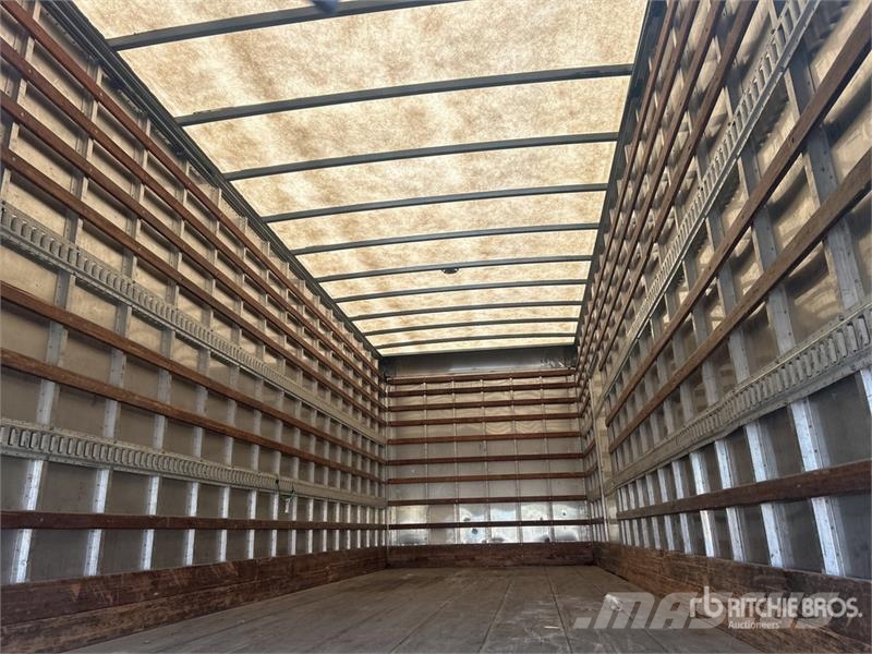 Freightliner M2106 4x2 Van Truck Фургони