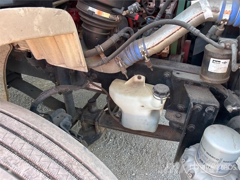 Freightliner M2106 4x2 Van Truck Camiones con caja de remolque