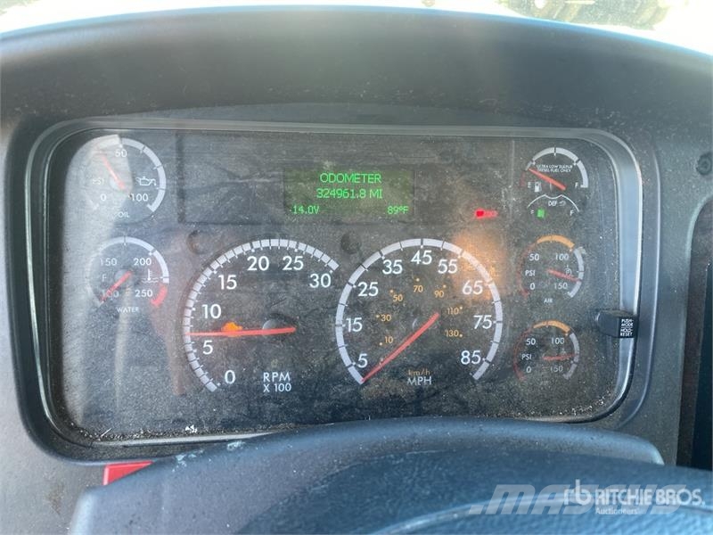 Freightliner M2106 4x2 Van Truck Sanduk kamioni