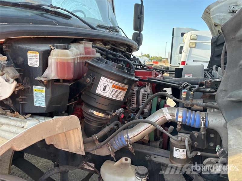 Freightliner M2106 4x2 Van Truck Camiones con caja de remolque