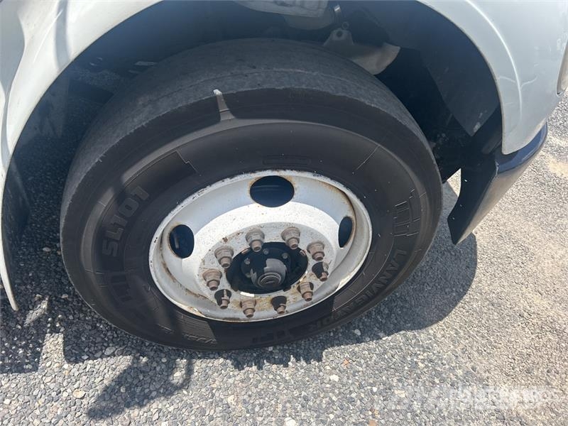 Freightliner M2106 4x2 Van Truck (Inoperable) شاحنات ذات هيكل صندوقي