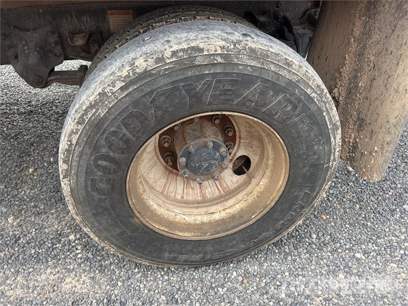 Freightliner M2106 4x2 S/A Dump Truck Самоскиди