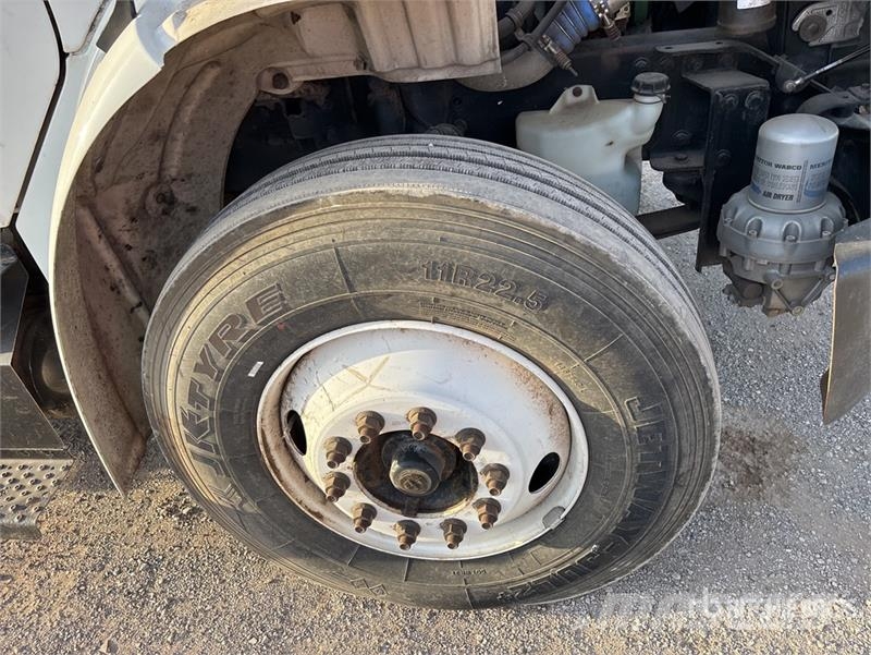 Freightliner M2106 4x2 Van Truck Camiones con caja de remolque