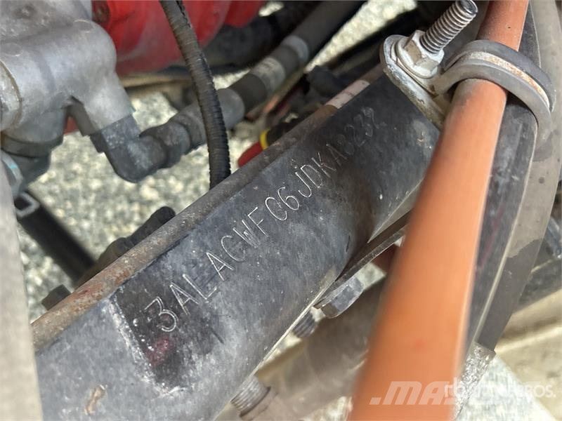 Freightliner M2106 4x2 Van Truck (Inoperable) Sunkvežimiai su dengtu kėbulu