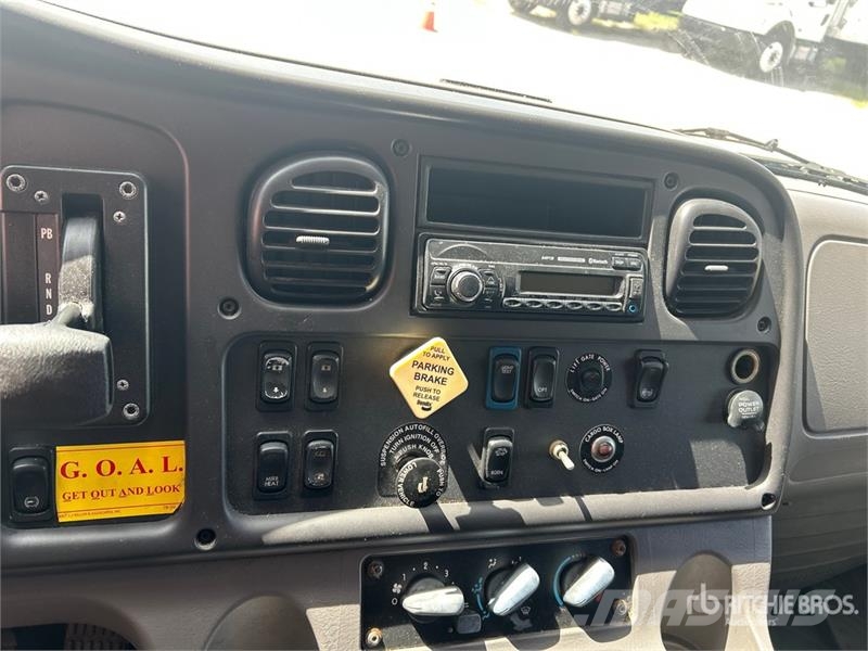Freightliner M2106 4x2 Van Truck (Inoperable) Box trucks