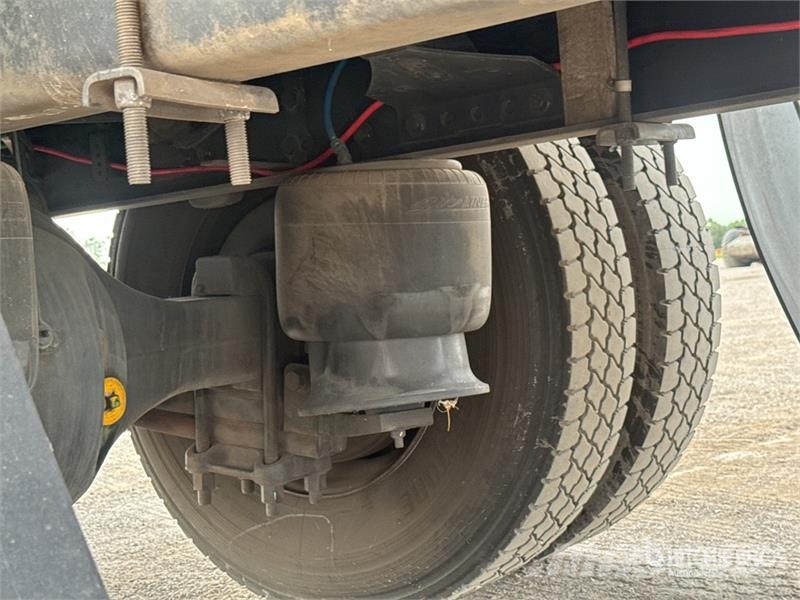 Freightliner M2106 4x2 Van Truck Furgoonautod