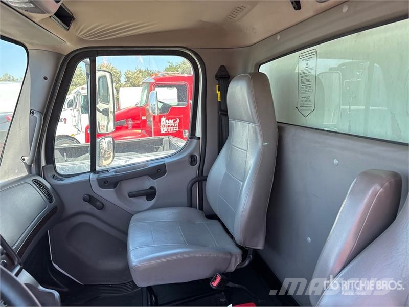 Freightliner M2106 4x2 Van Truck Kofferaufbau