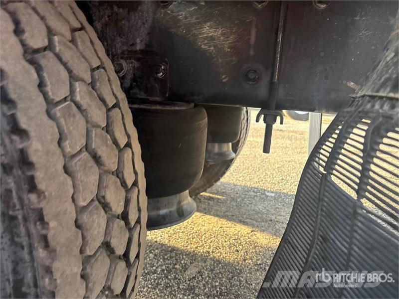 Freightliner M2106 4x2 Van Truck Camiones con caja de remolque