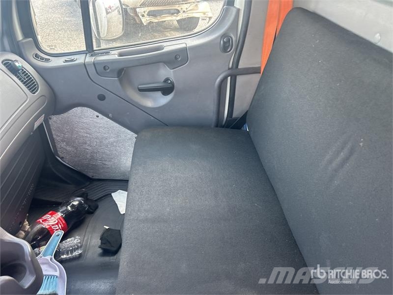 Freightliner M2106 4x2 Van Truck (Inoperable) شاحنات ذات هيكل صندوقي